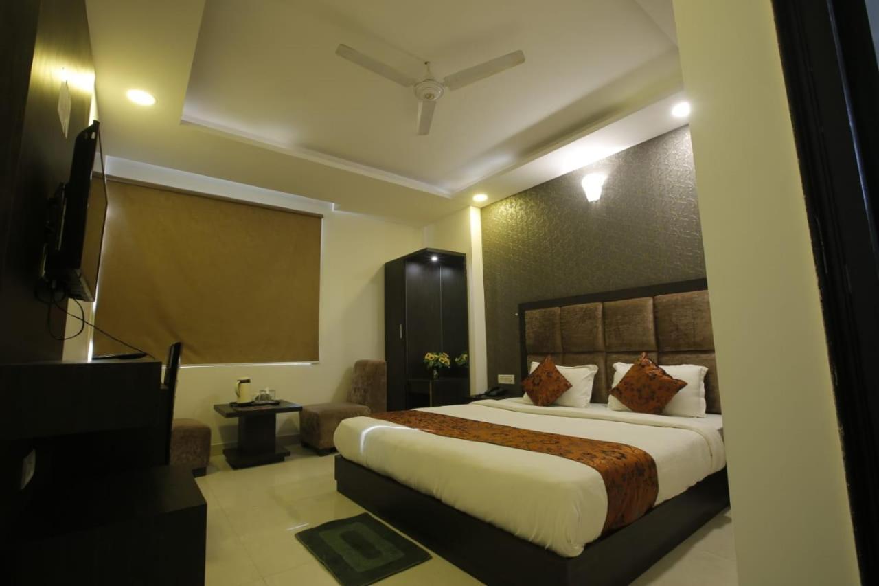 Hotel Aashiyana Inn New Delhi Ngoại thất bức ảnh