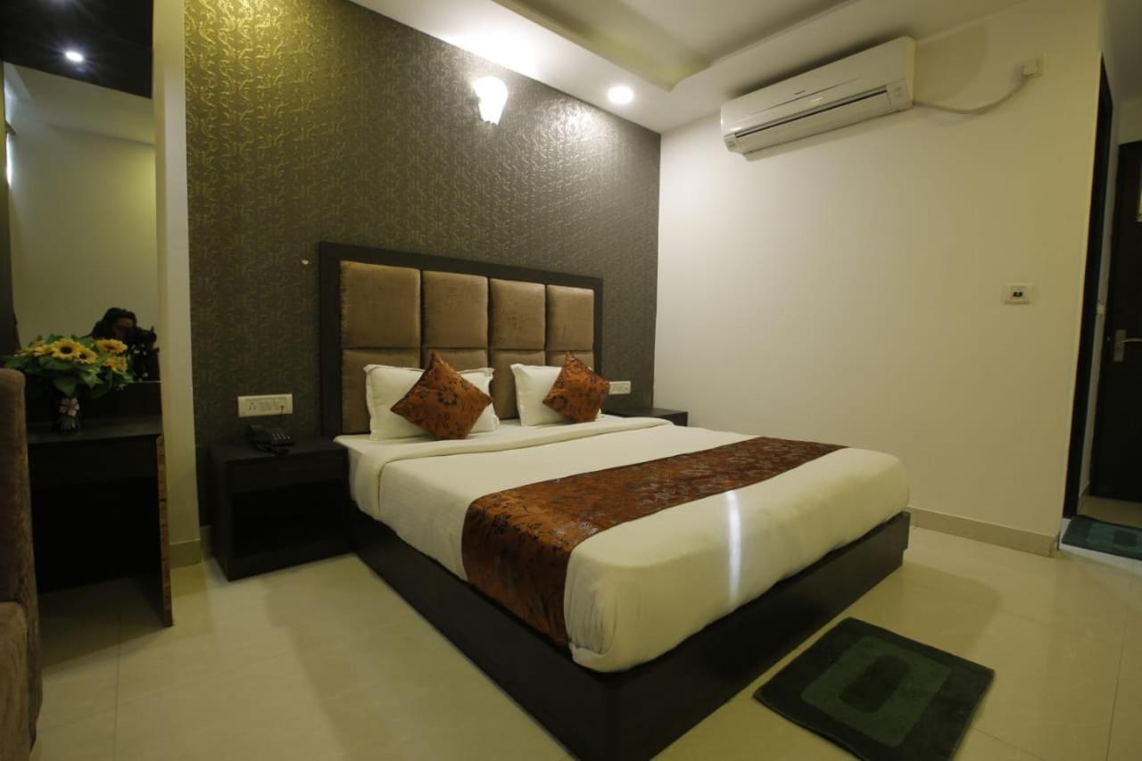 Hotel Aashiyana Inn New Delhi Ngoại thất bức ảnh