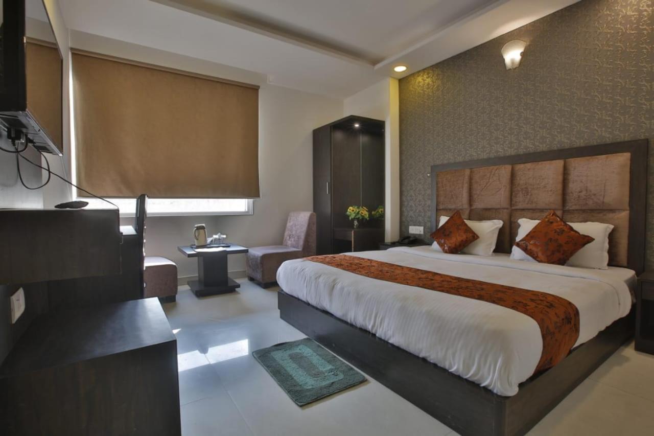 Hotel Aashiyana Inn New Delhi Ngoại thất bức ảnh