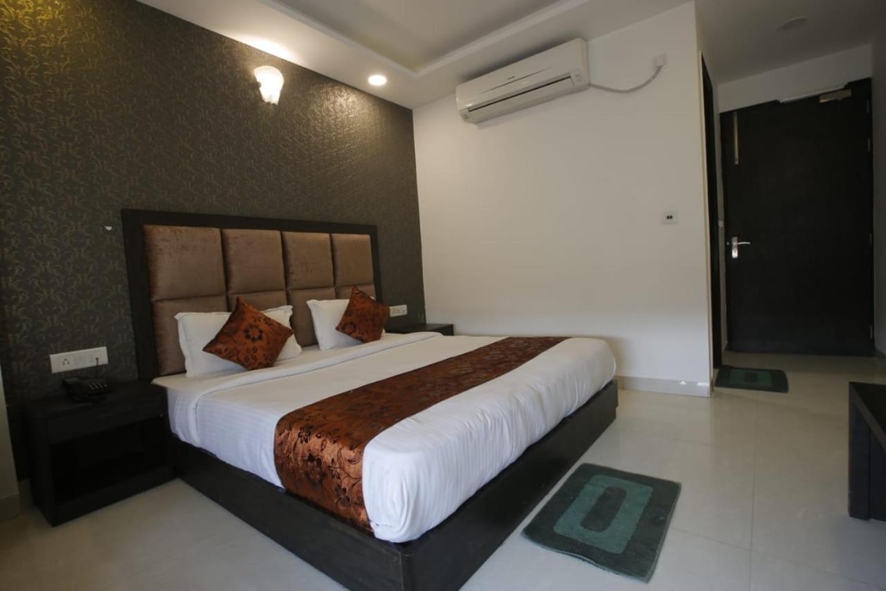 Hotel Aashiyana Inn New Delhi Ngoại thất bức ảnh